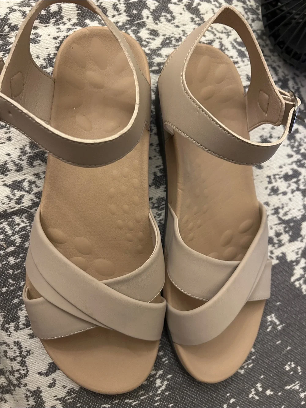 UTENAG Classic Beige/tan  Strappy Comfort Sandals size 9 GUC